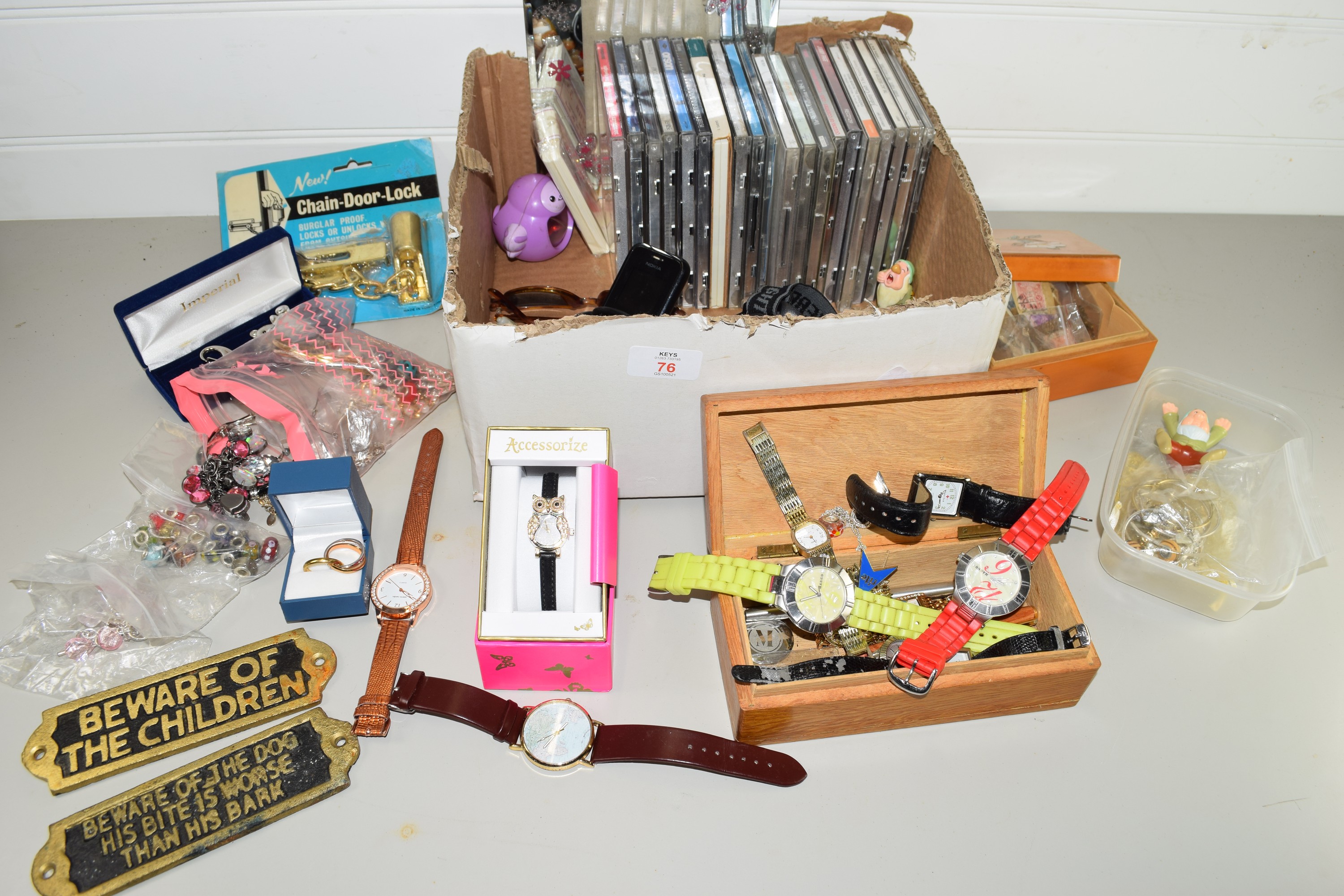 BOX CONTAINING CDS ETC - Image 2 of 4