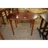 SMALL OVAL MAHOGANY EFFECT OCCASIONAL TABLE, APPROX 69 X 46CM