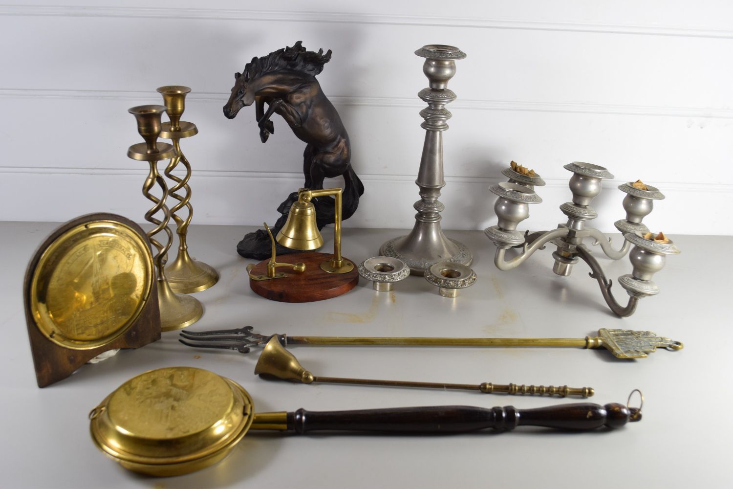 Online Weekly Auction inc Antique & Modern Furniture, Antiques & Collectables, and more