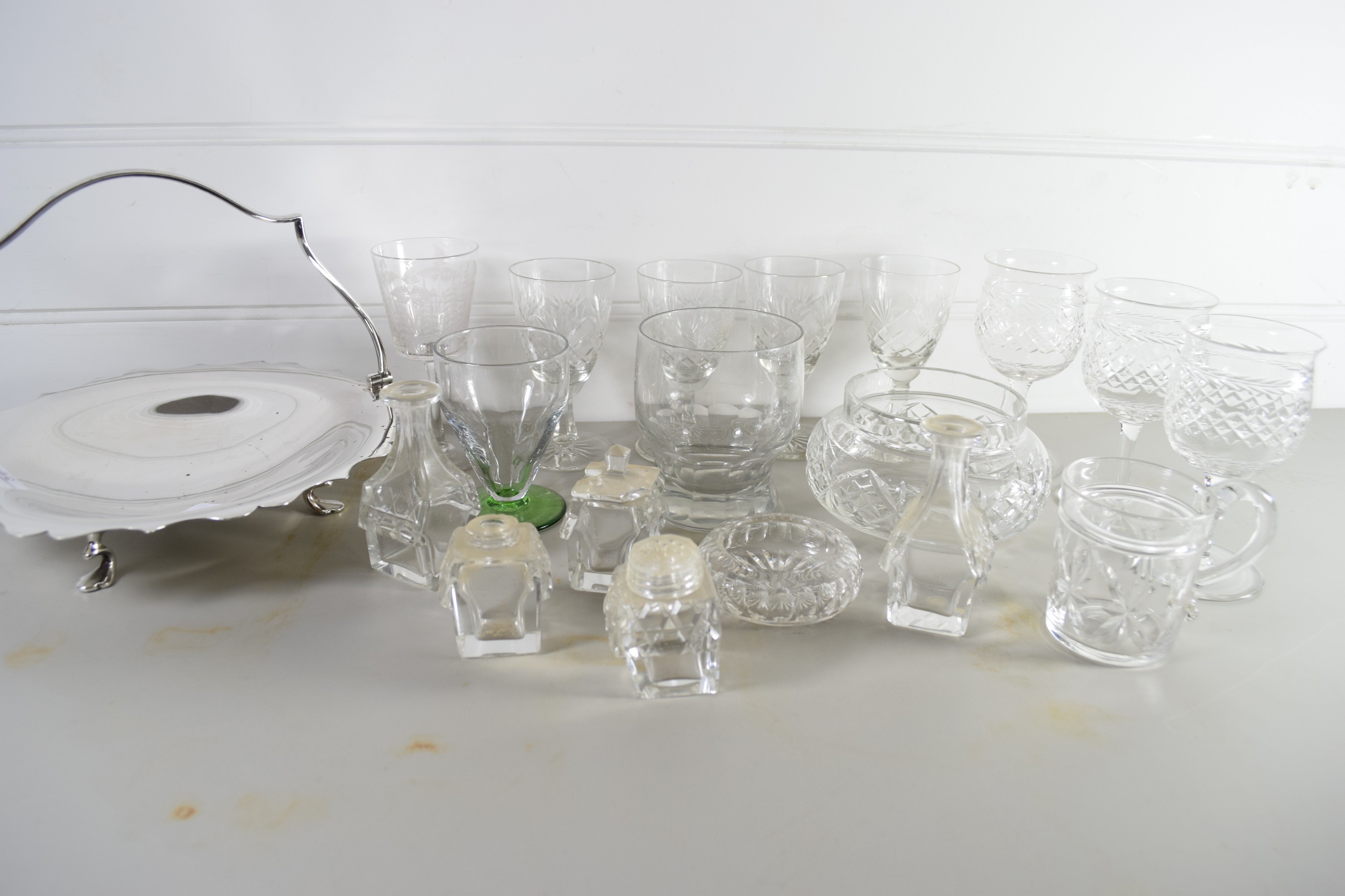 TRAY CONTAINING GLASS WARES