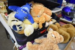 LARGE QTY OF STUFFED TOYS