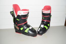 PAIR OF INLINE SKATES