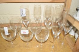 QTY OF CRYSTAL GLASSES COMPRISING 8 CHAMPAGNE FLUTES AND 5 BRANDY BALLOONS