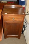 SMALL OAK BEDSIDE CABINET, WIDTH APPROX 41CM