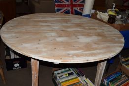 LARGE CIRCULAR DINING TABLE, DIAM APPROX 135CM