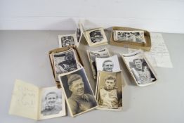 SMALL BOX CONTAINING SPEEDWAY PHOTOGRAPHS 1940s-50s SOME SIGNED
