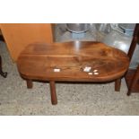 1970S WALNUT COFFEE TABLE, APPROX 84 X 39CM MAX