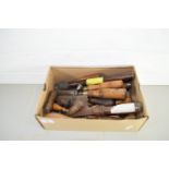 BOX CONTAINING CHISELS WITH WOODEN HANDLES