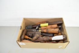 BOX CONTAINING CHISELS WITH WOODEN HANDLES