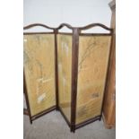 TRIPLE PANEL FOLDING SCREEN WITH ORIENTAL STYLE DECORATION DEPICTING BIRDS, EACH PANEL APPROX 55CM