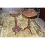 SMALL REPRODUCTION WINE TABLE, APPROX 37CM DIAM TOGETHER WITH AN OAK PLANT STAND