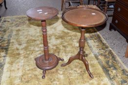 SMALL REPRODUCTION WINE TABLE, APPROX 37CM DIAM TOGETHER WITH AN OAK PLANT STAND