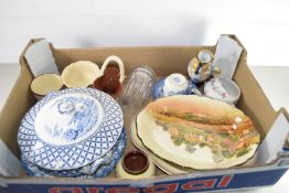 BOX CONTAINING CERAMIC ITEMS, DOULTON DISH, DOULTON BLUE AND WHITE VASE ETC