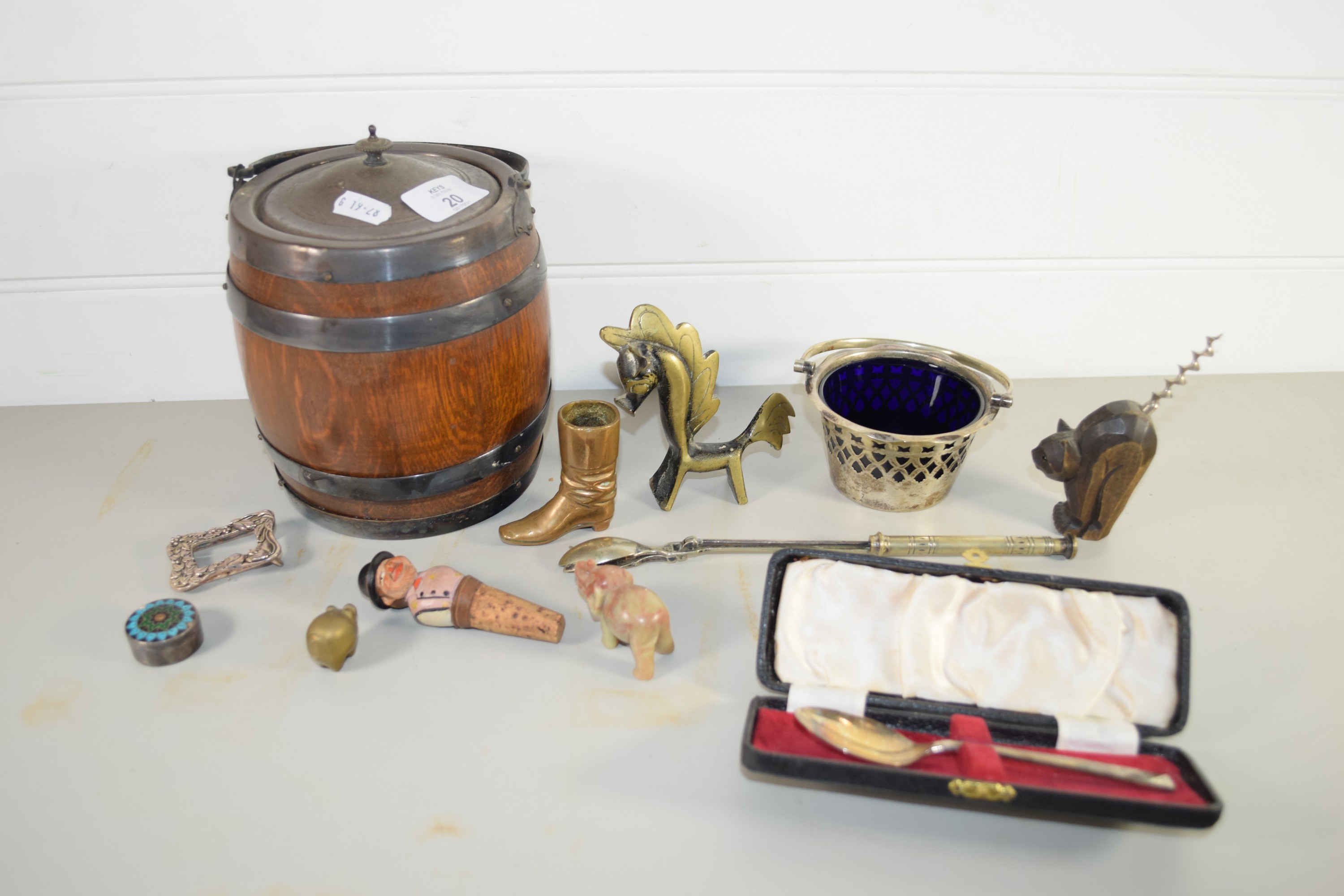 TRAY CONTAINING A WOODEN BISCUIT BARREL WITH METAL MOUNTS AND OTHER ITEMS