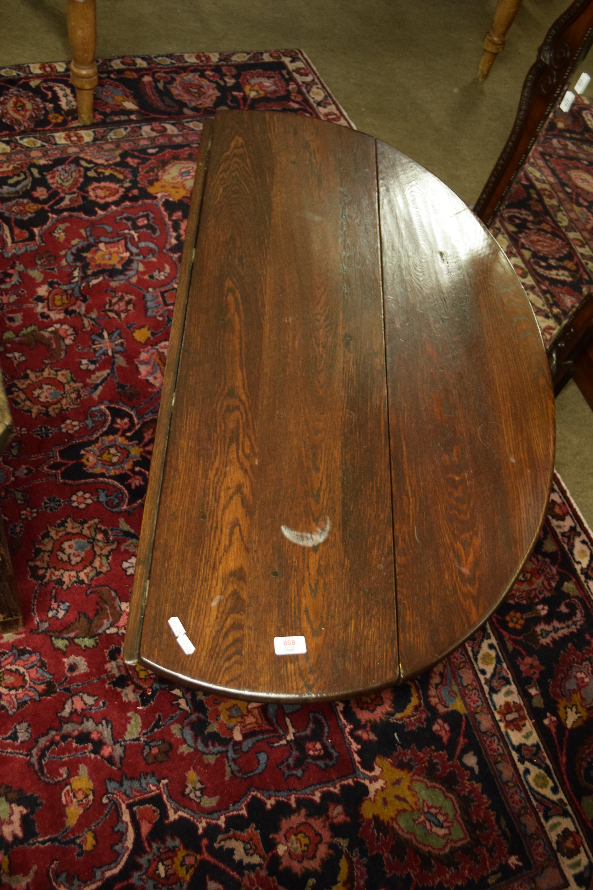 Low oval jointed oak gateleg table, approx 118 x 88cm - Image 2 of 3