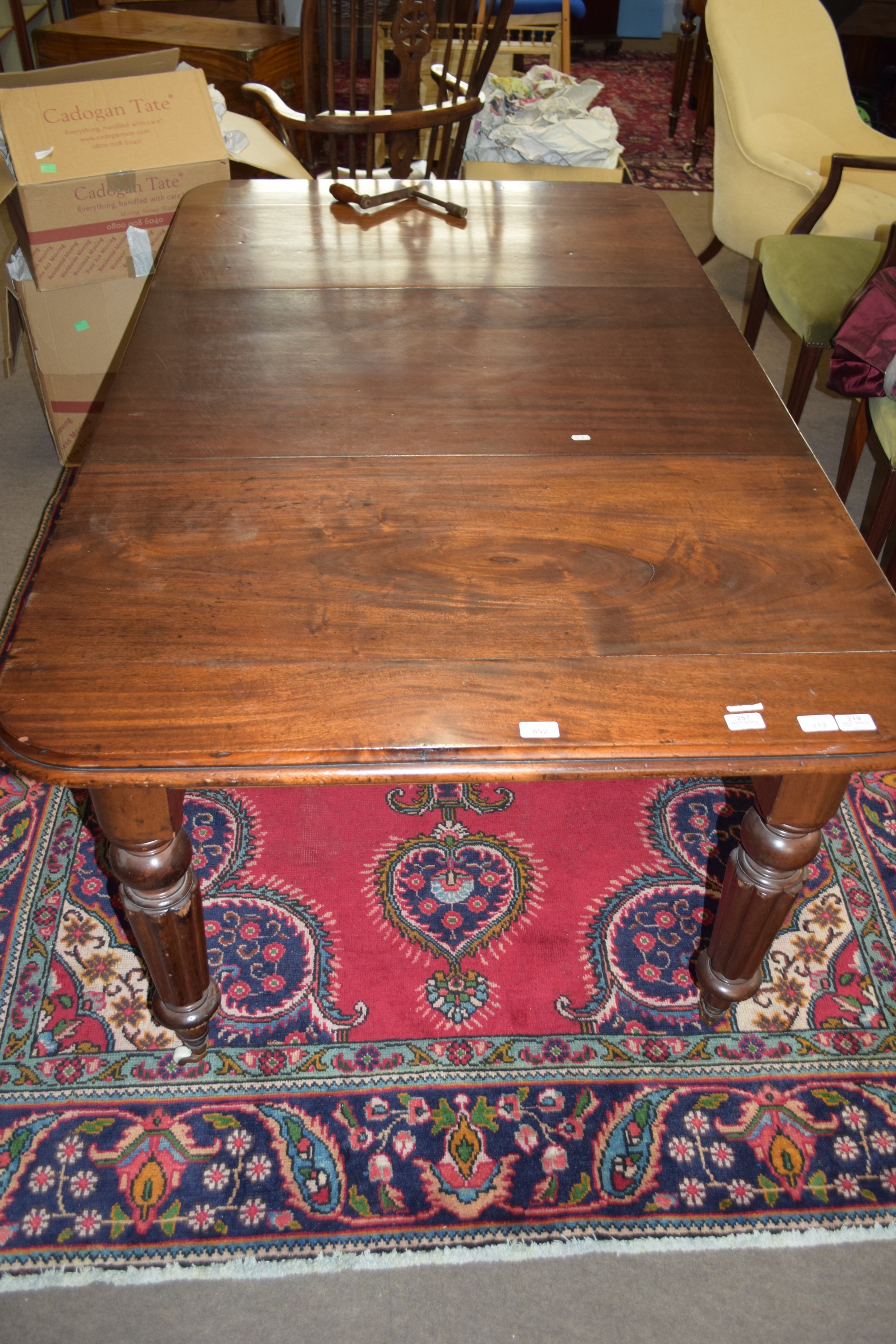 Early/mid Victorian small extending dining table of rectangular shape with rounded corners, raised