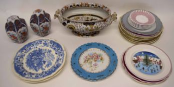 Quantity of porcelain items including two Oriental Imari type jars and covers, quantity of plates,