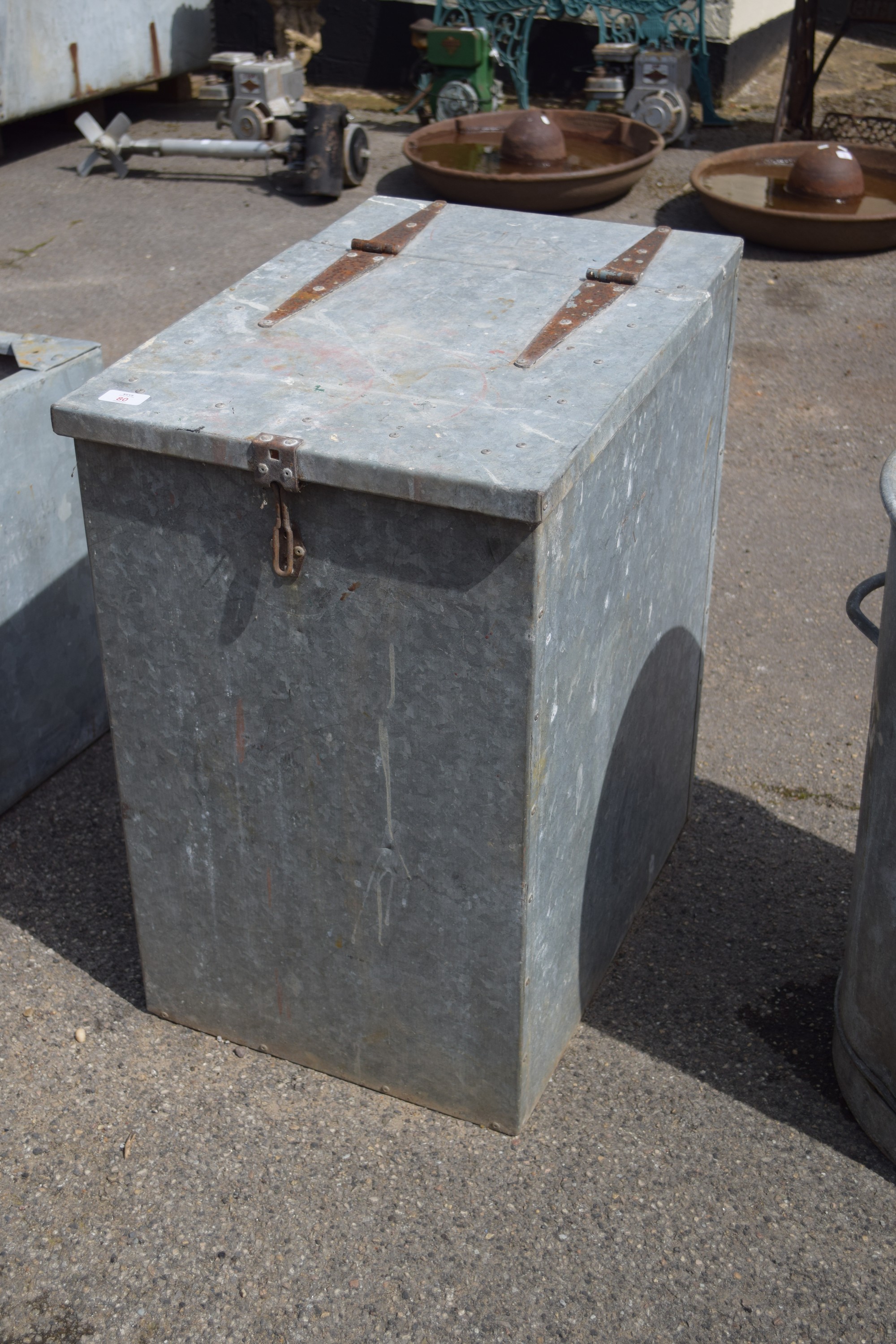 GALVANISED LIDDED FEED BIN