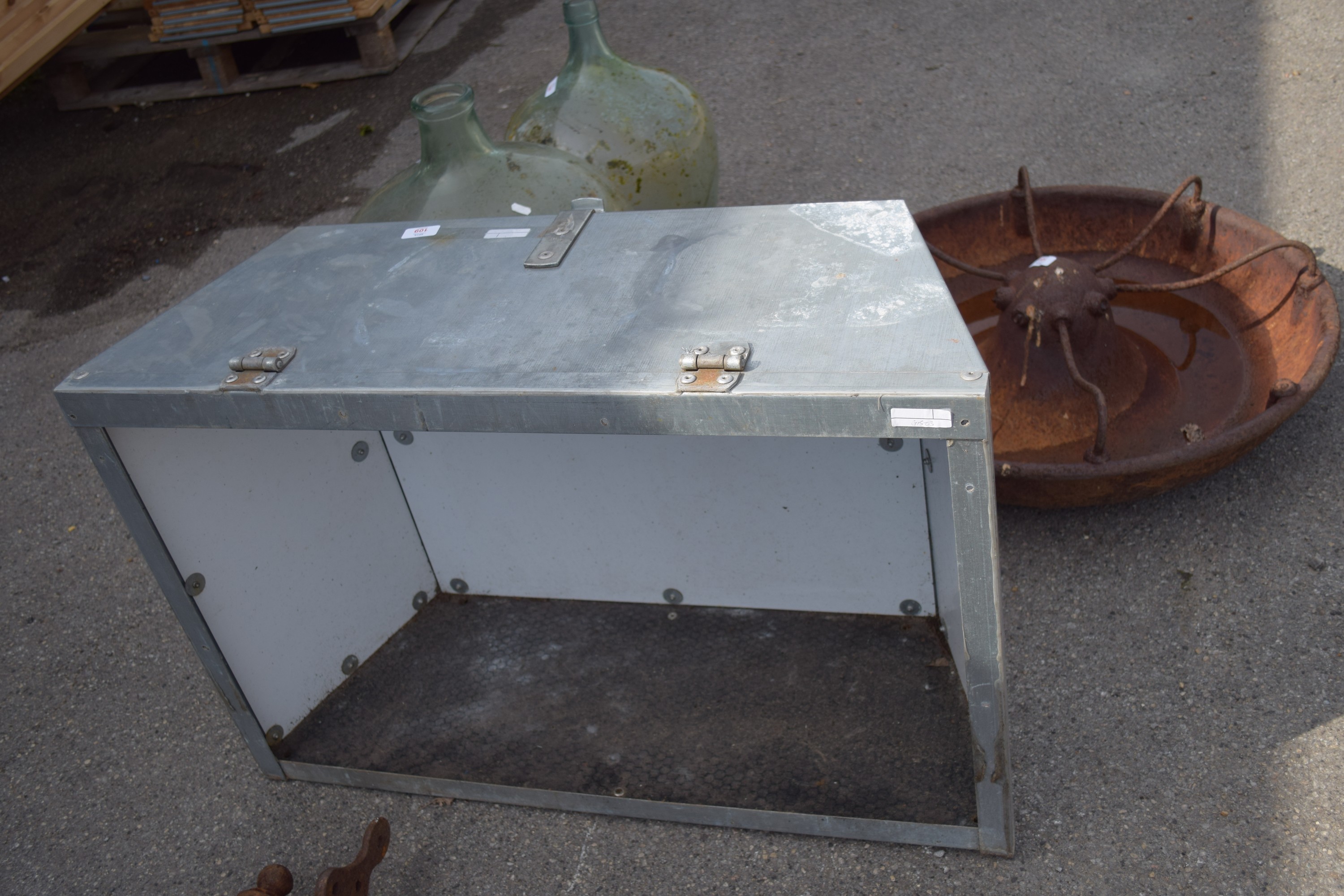 TOOL OR GAS BOX FROM A CARAVAN OR SIMILAR - Image 2 of 2