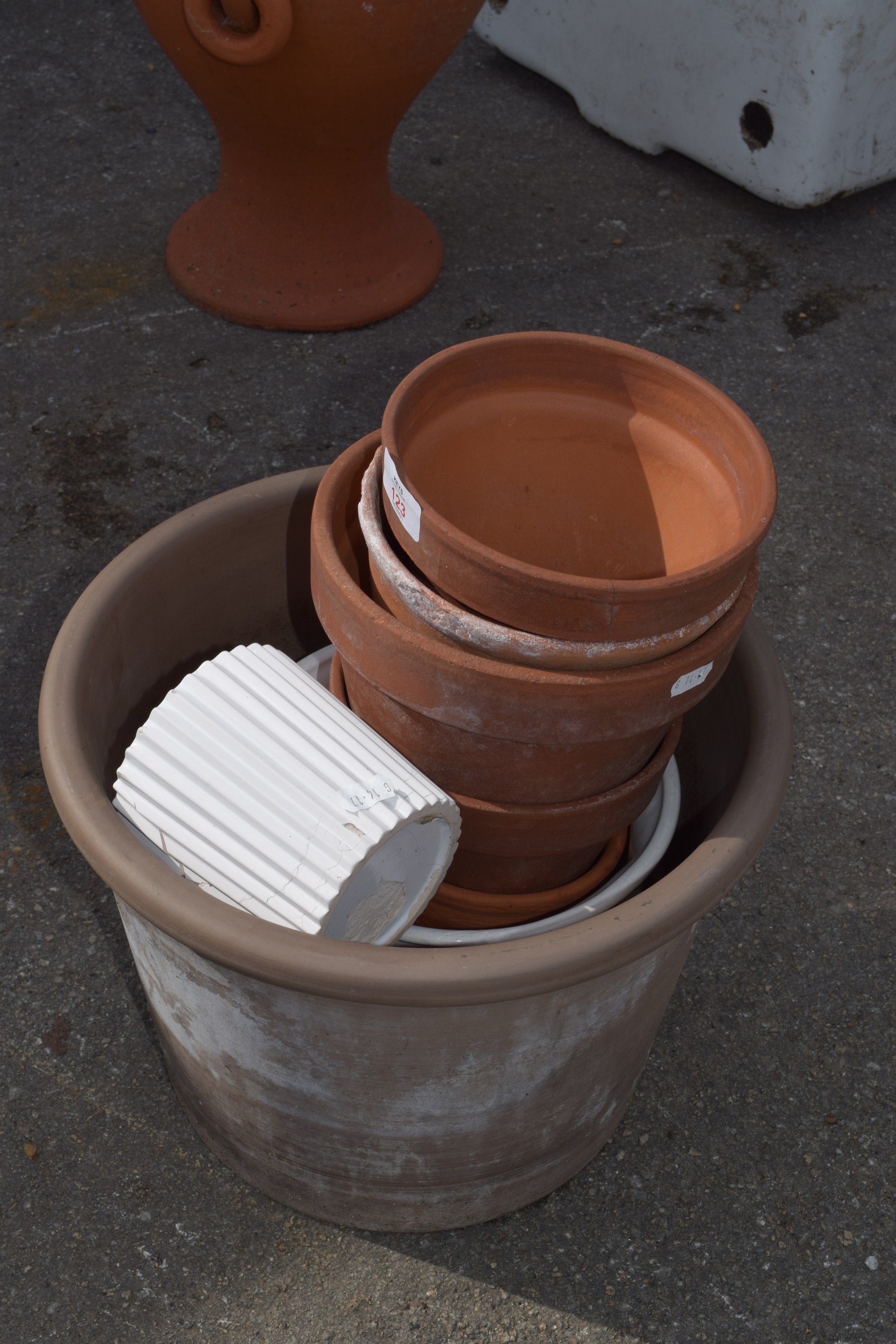 SMALL QUANTITY OF VARIOUS TERRACOTTA POTS