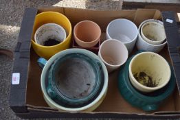 BOX CONTAINING VARIOUS PLANT POTS