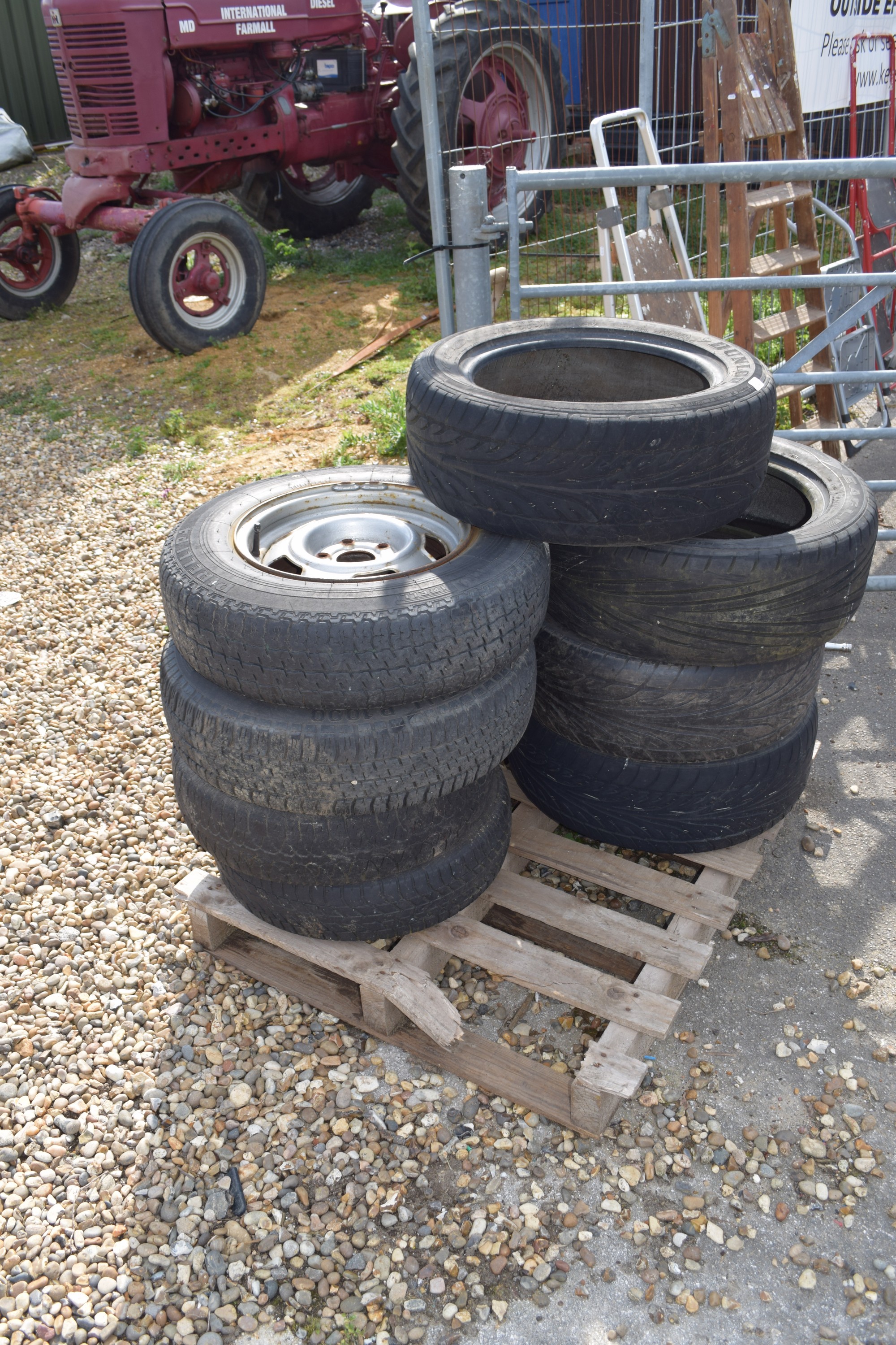 PALLET QUANTITY OF VARIOUS TYRES