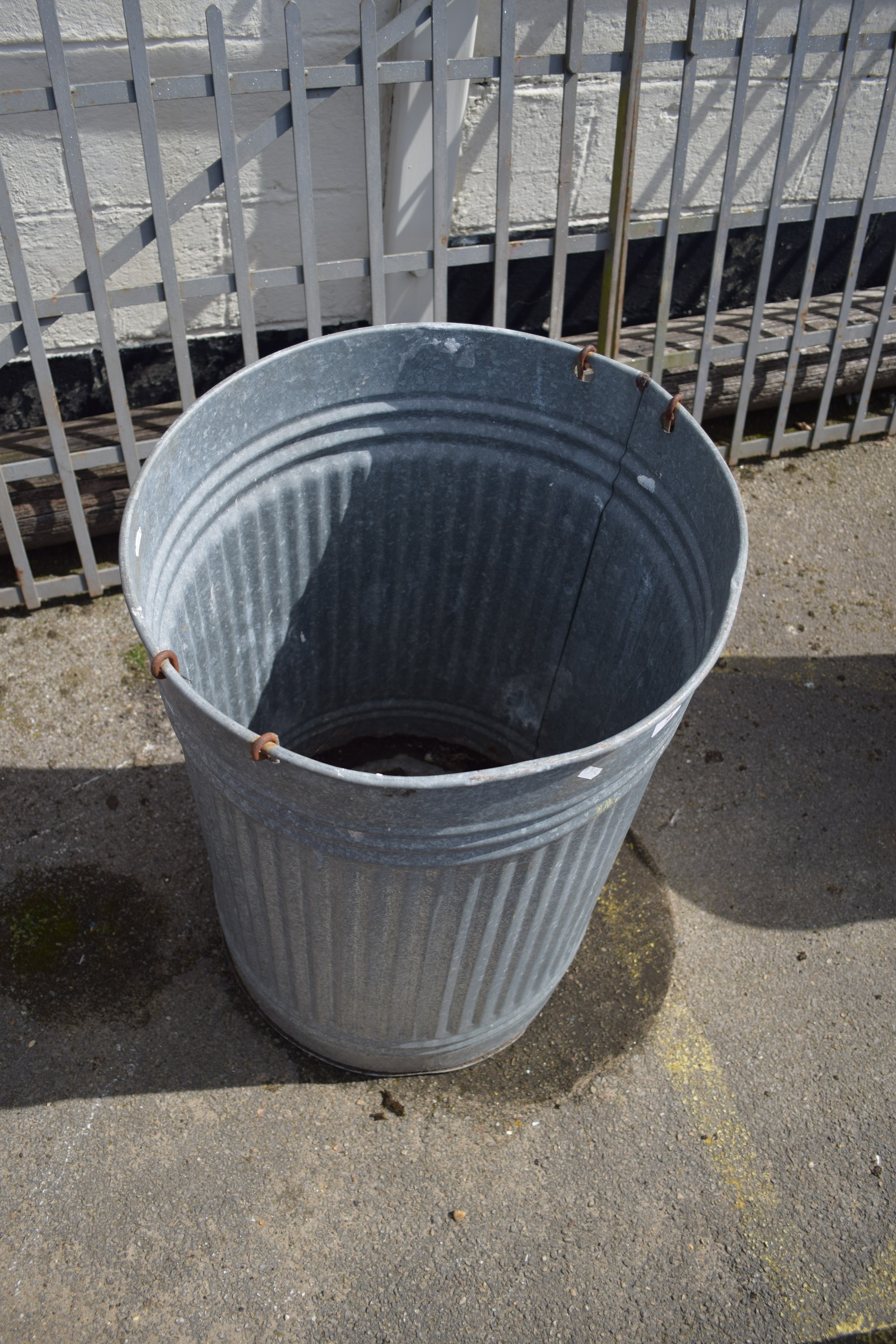 LARGE GALVANISED FEED BIN - Image 2 of 2