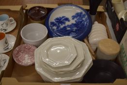 TRAY CONTAINING VARIOUS CERAMICS