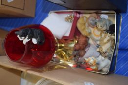 SMALL TIN CONTAINING MINIATURE CATS ORNAMENTS, BROOCH ETC