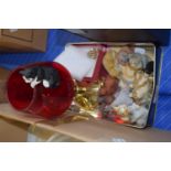 SMALL TIN CONTAINING MINIATURE CATS ORNAMENTS, BROOCH ETC