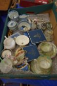 BOX CONTAINING MIXED CERAMICS: BLUE AND WHITE ORIENTAL TEA BOWLS ETC