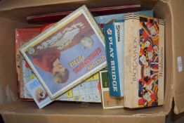 BOX CONTAINING VINTAGE CHILDREN'S BOARD GAMES AND PUZZLES ETC