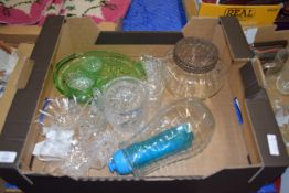 BOX CONTAINING GLASS WARES TO INCLUDE GREEN COLOURED DISH