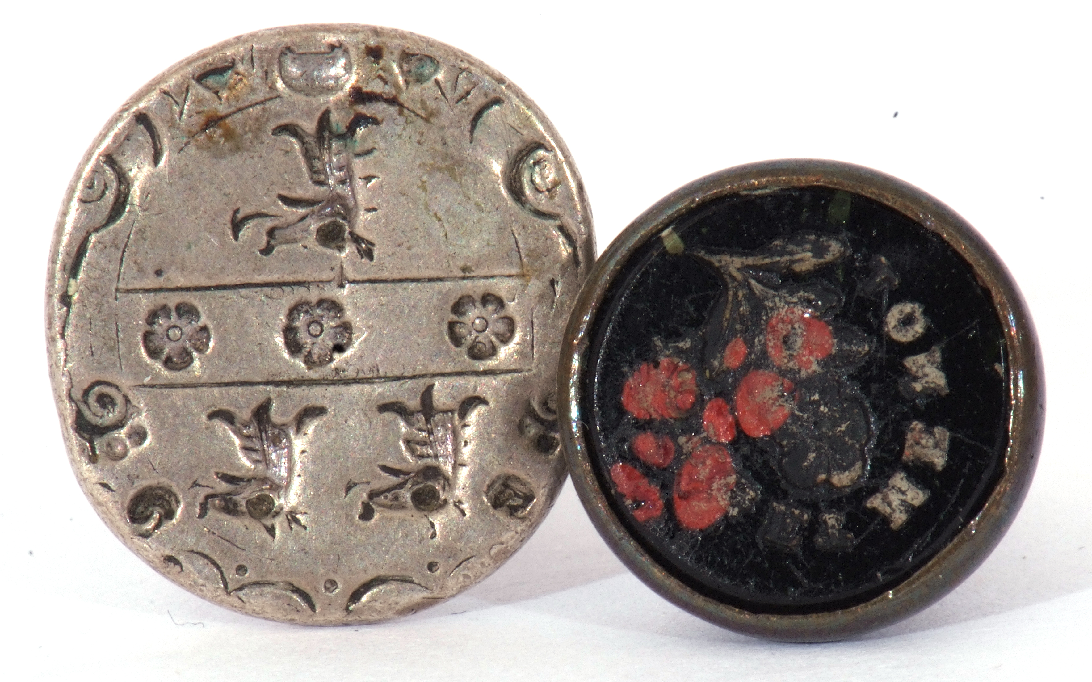 Mixed Lot: hallmarked silver gilt gents signet ring, size R, a 9ct and silver stamped gents signet - Image 6 of 6