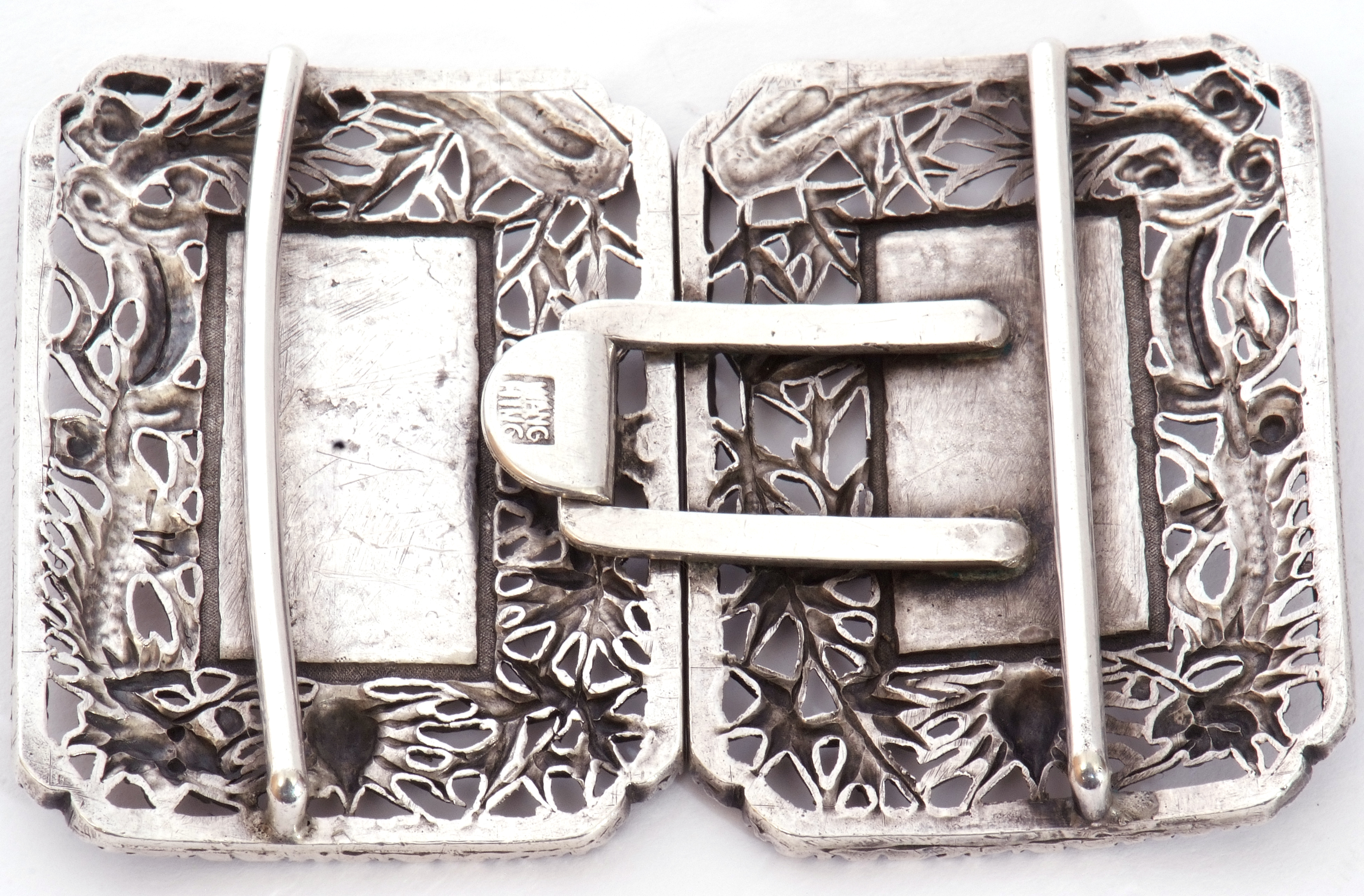 Early 20th century Chinese export two-part white metal belt buckle, featuring two ornately - Image 2 of 4