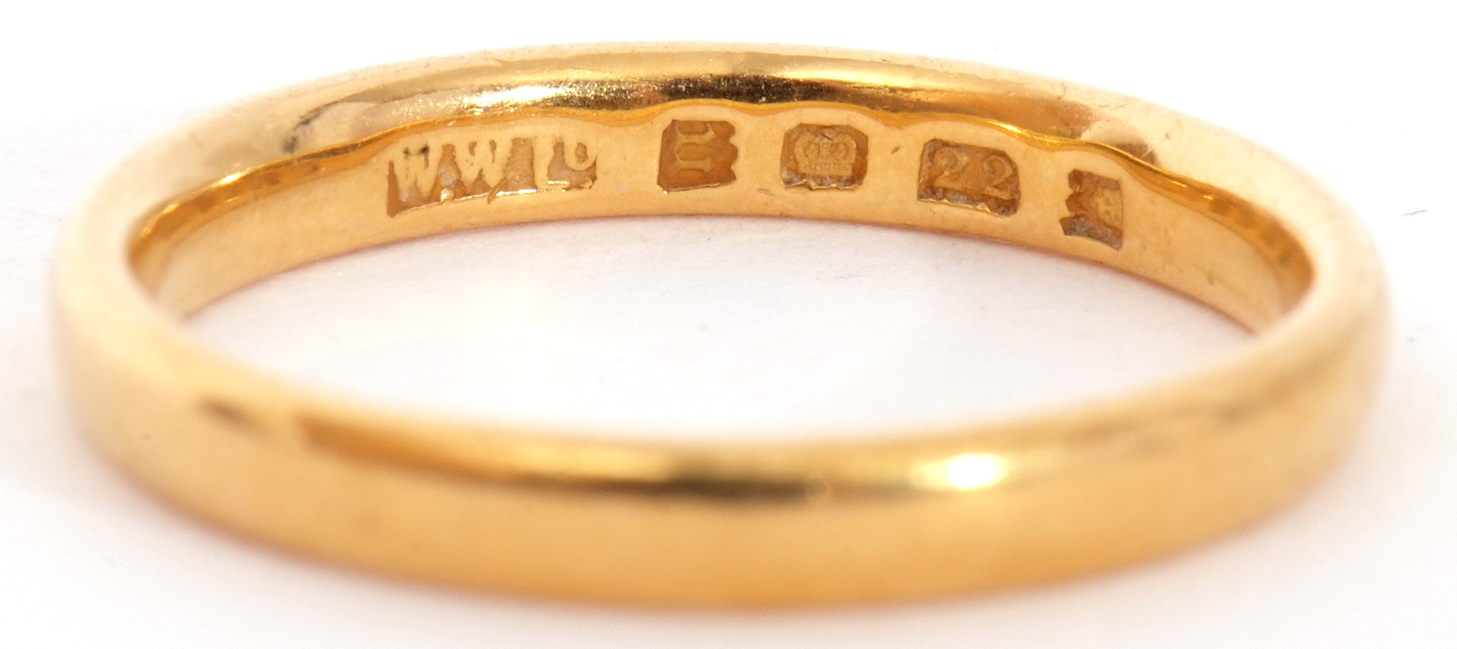 22ct gold wedding ring, of plain polished design, London 1908, size K/L, 2.9gms - Image 2 of 3