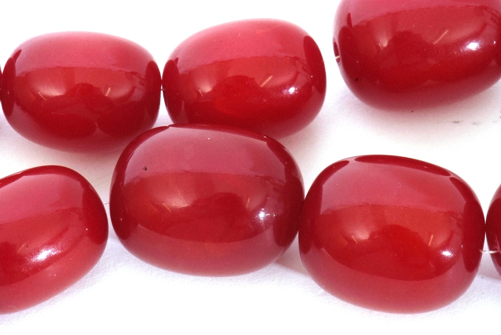 Single row of graduated drum shaped cherry coloured beads, 2.5 to 4mm diam - Image 4 of 4