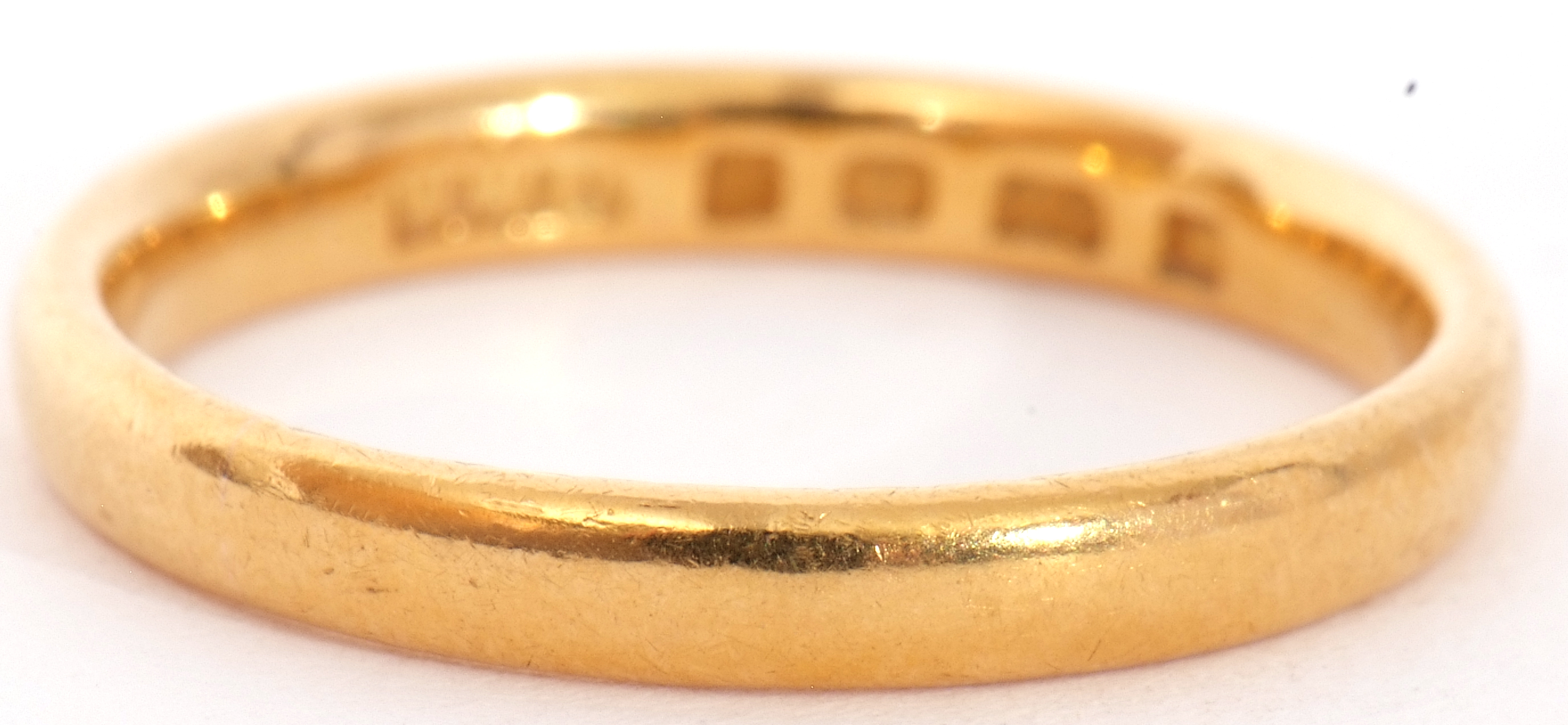 22ct gold wedding ring, of plain polished design, London 1908, size K/L, 2.9gms - Image 3 of 3