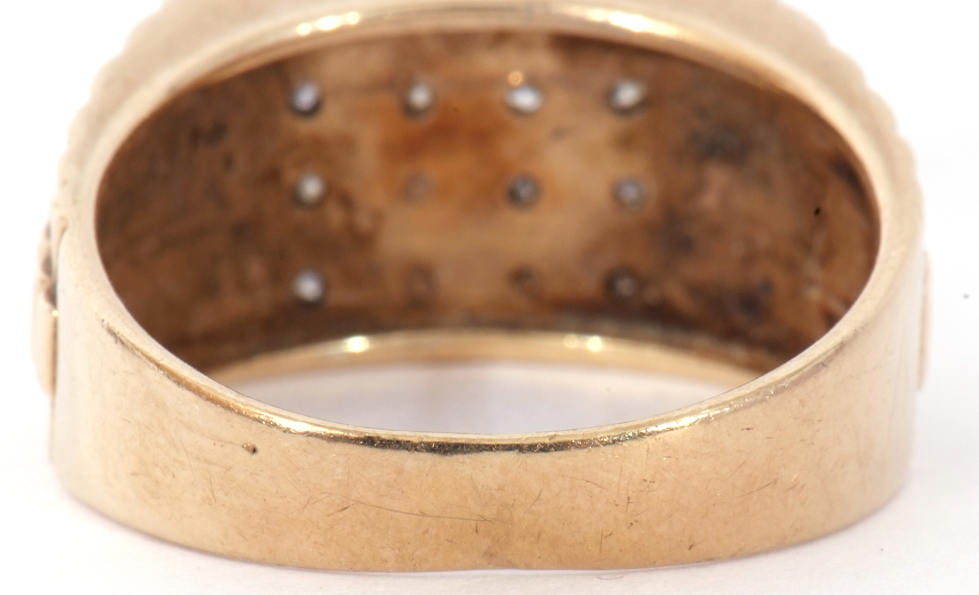 Gents 9ct gold and diamond ring, the square panel set with 16 small diamonds, set between textured - Image 5 of 8