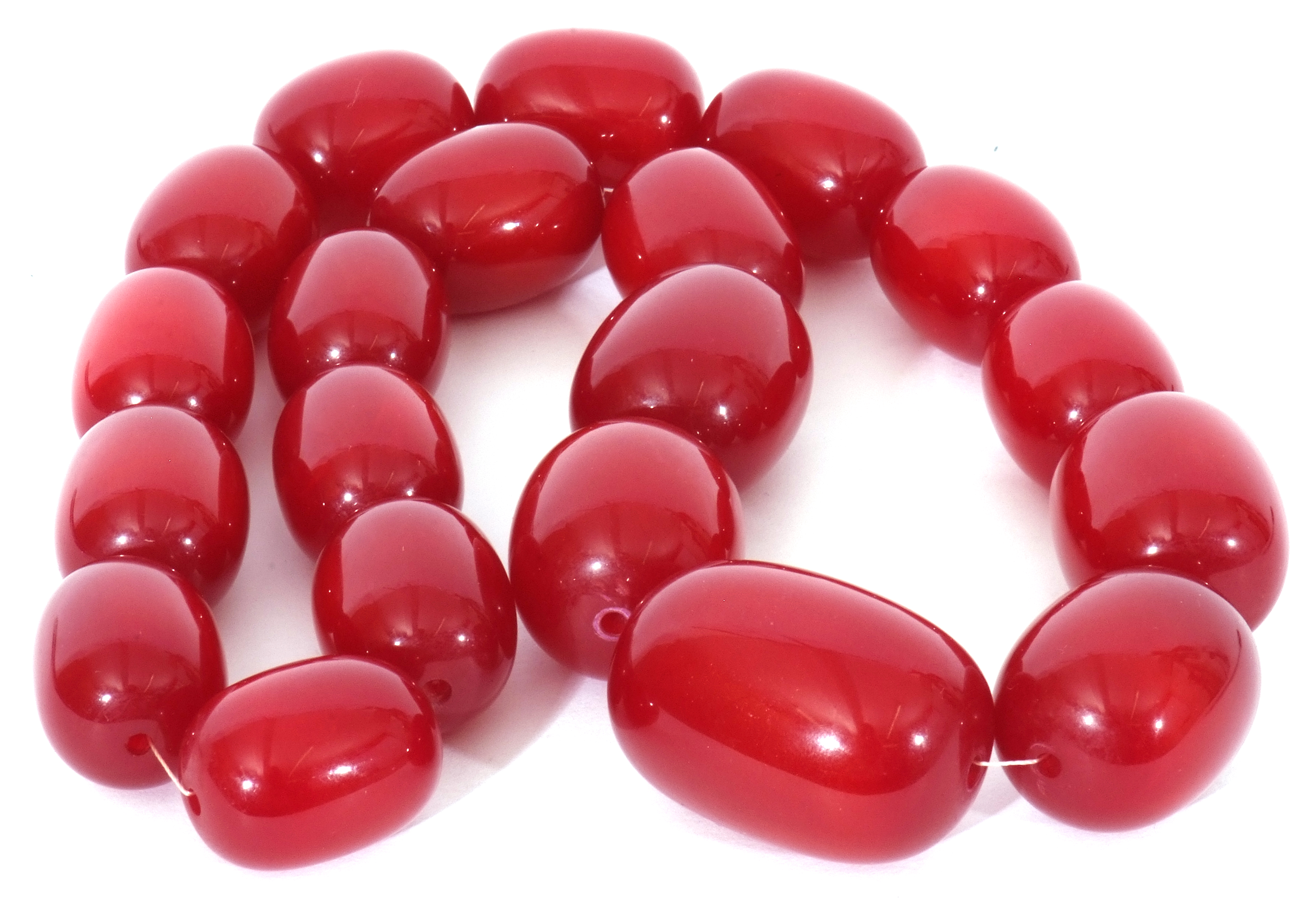 Single row of graduated drum shaped cherry coloured beads, 2.5 to 4mm diam - Image 2 of 4