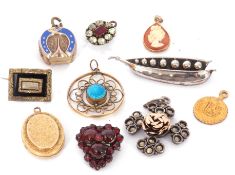 Mixed Lot: Victorian mourning brooch, an engraved gold back and front oval locket, an enamel