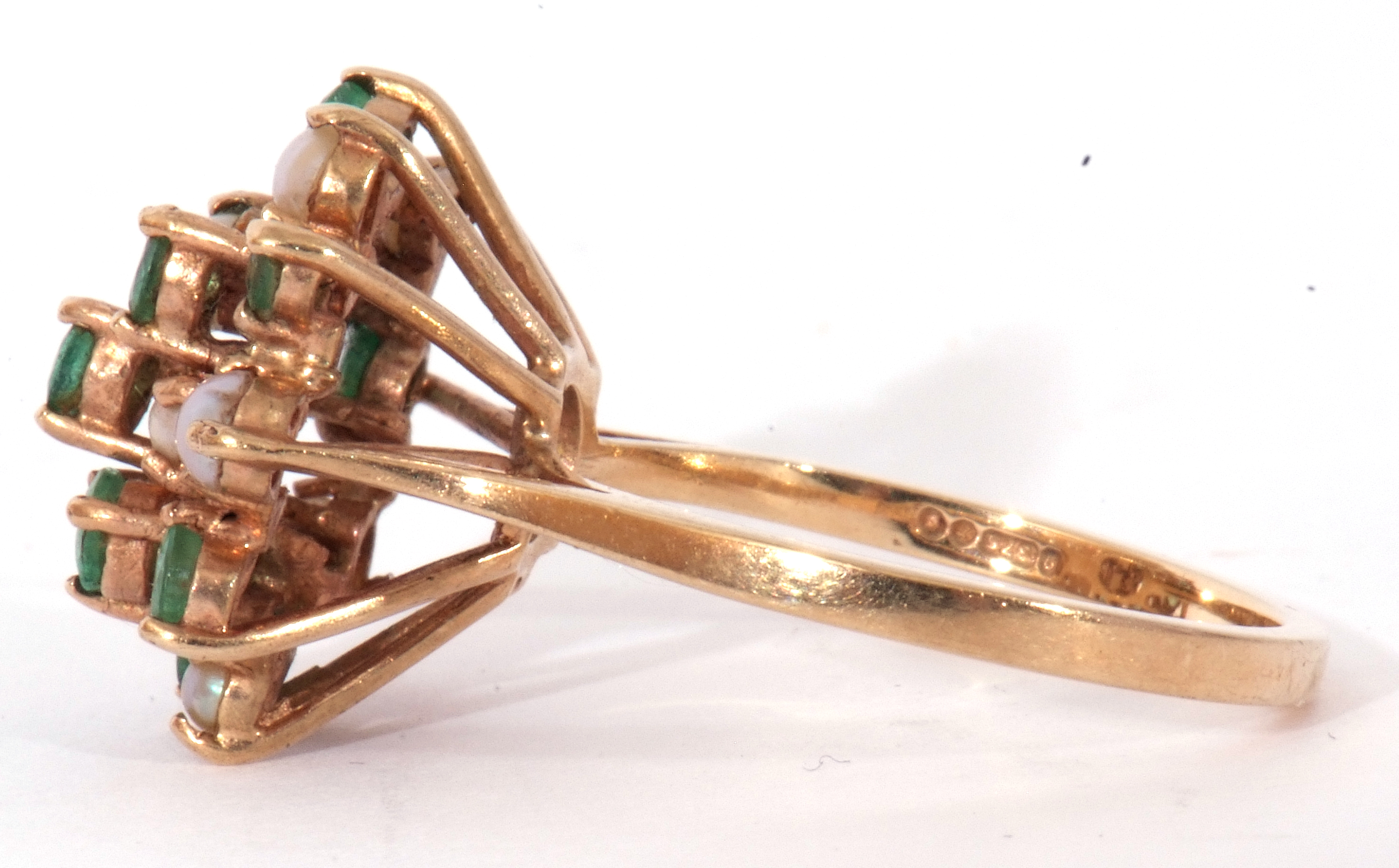 9ct gold emerald and seed pearl cluster ring, a large flowerhead design featuring 10 small round cut - Image 3 of 8