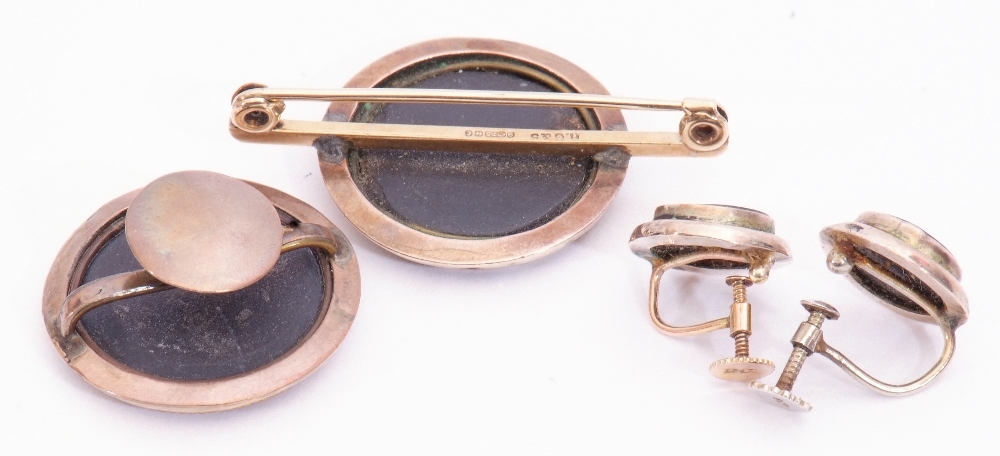 Cased Victorian petra dura jewellery to include cloak button, brooch and earrings, the black - Image 3 of 4