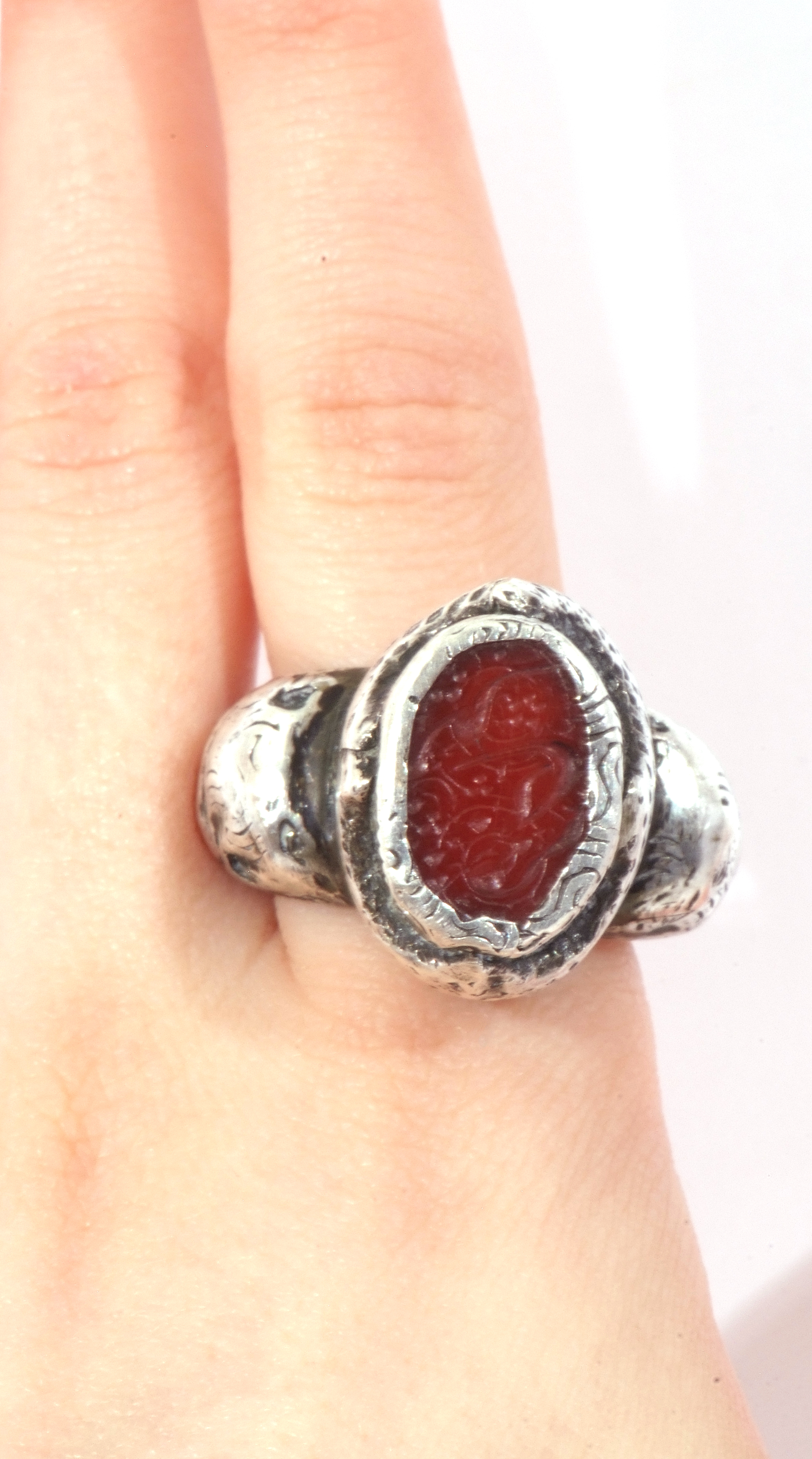 Modern large white metal cast ring featuring an oval engraved carnelian panel in rub-over setting, - Image 7 of 8