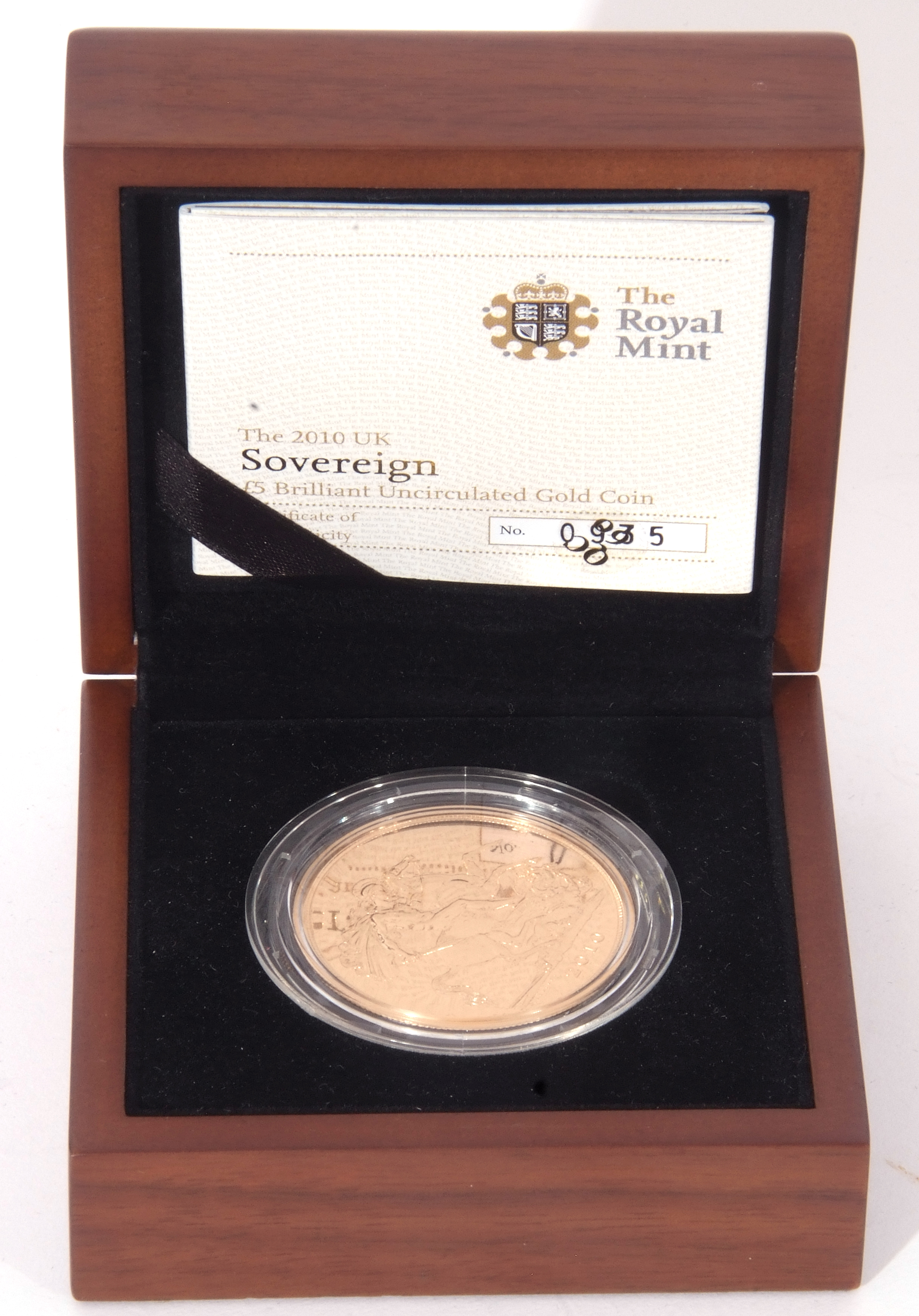 Elizabeth II gold brilliant uncirculated £5 coin 2010, presentation limited edition no. 935/1000