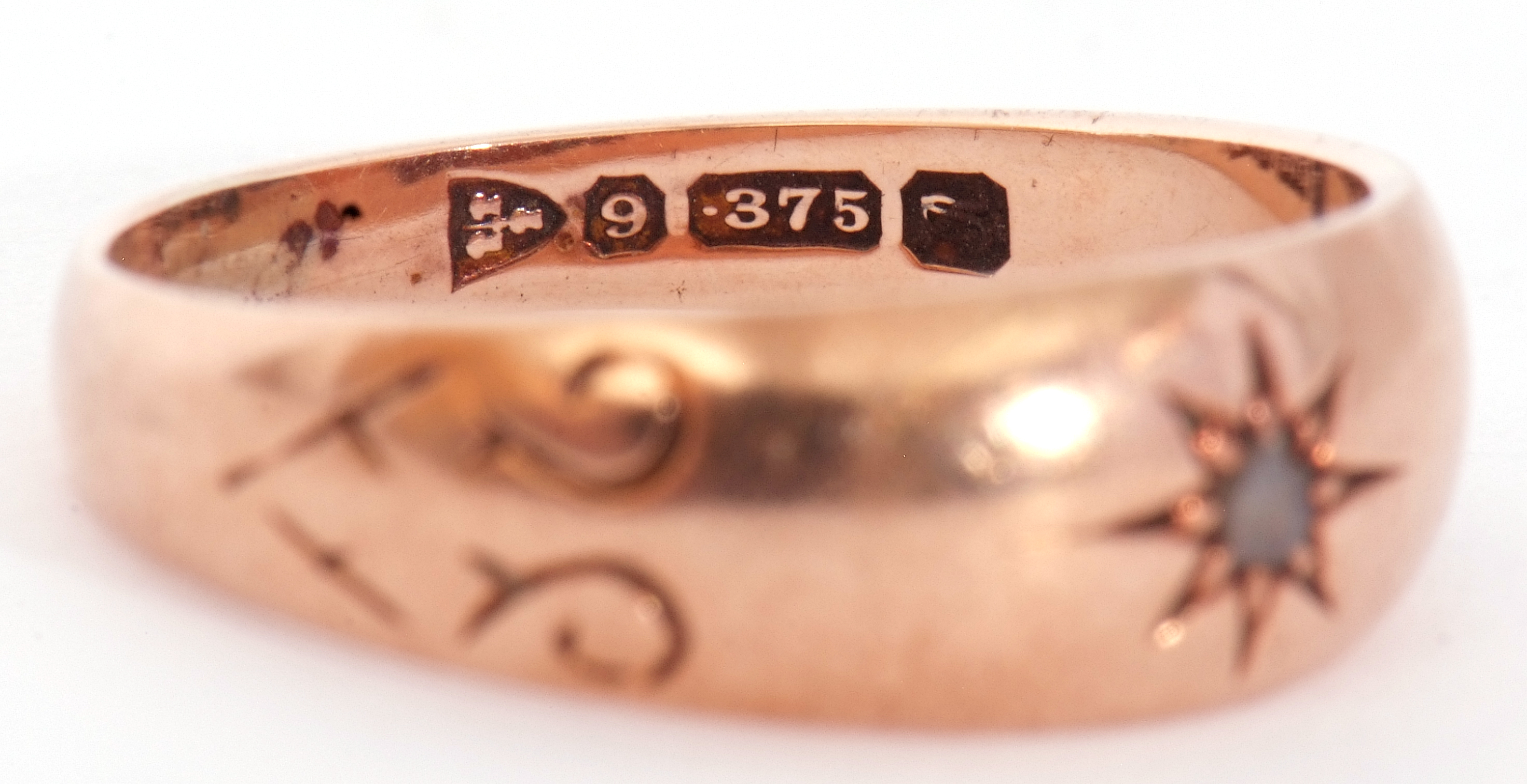 Antique 9ct gold small diamond ring, centring a small single cut diamond in a star engraved - Image 6 of 7