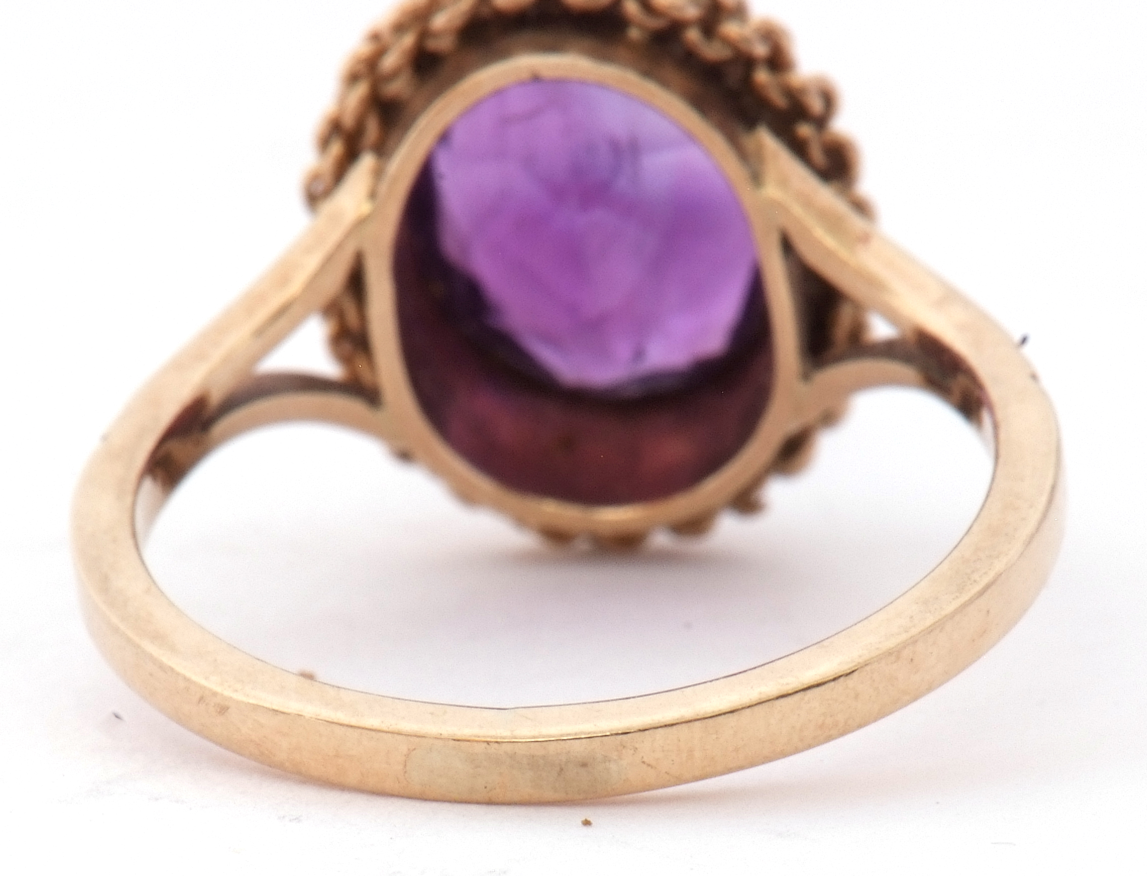 Modern 9ct gold and amethyst ring, the oval faceted amethyst bezel and milliegrain set with a rope - Image 4 of 8