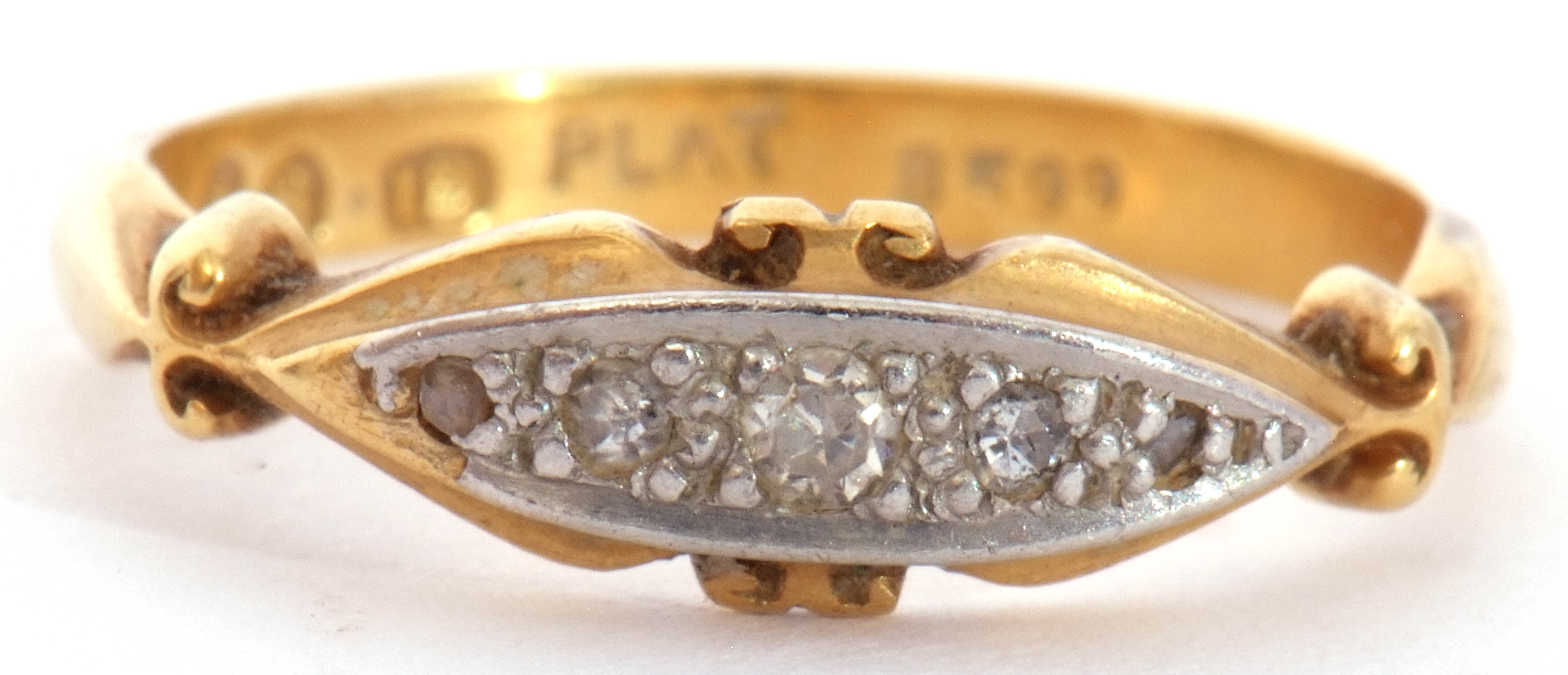 Antique 18ct and Plat and diamond five stone ring, boat shaped, featuring five graduated mixed cut - Image 6 of 6