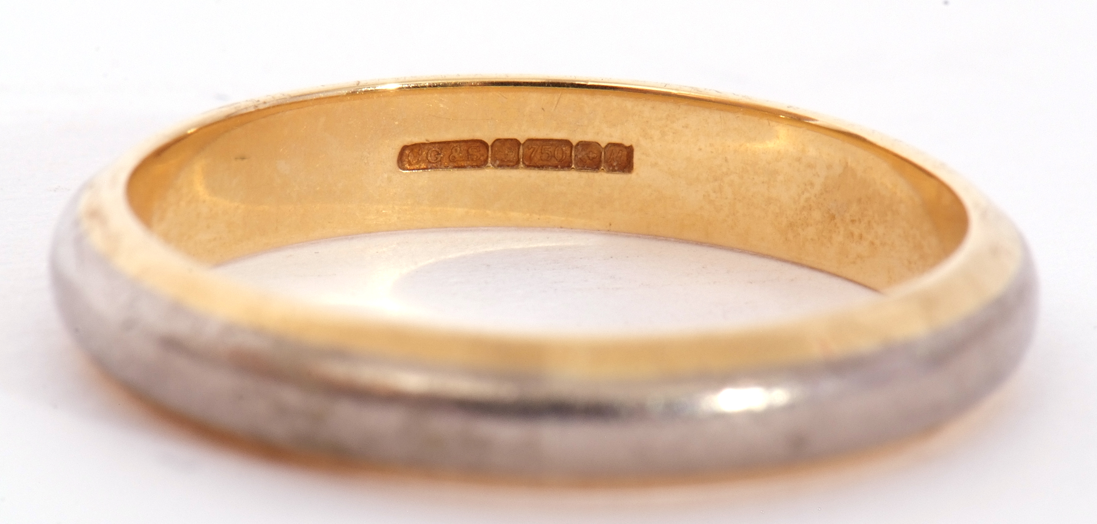 18ct gold two-tone wedding band, 5.7gms g/w, size T - Image 2 of 3