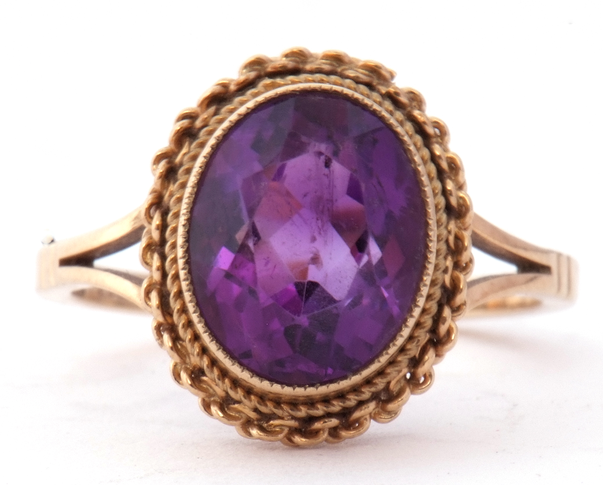 Modern 9ct gold and amethyst ring, the oval faceted amethyst bezel and milliegrain set with a rope - Image 7 of 8